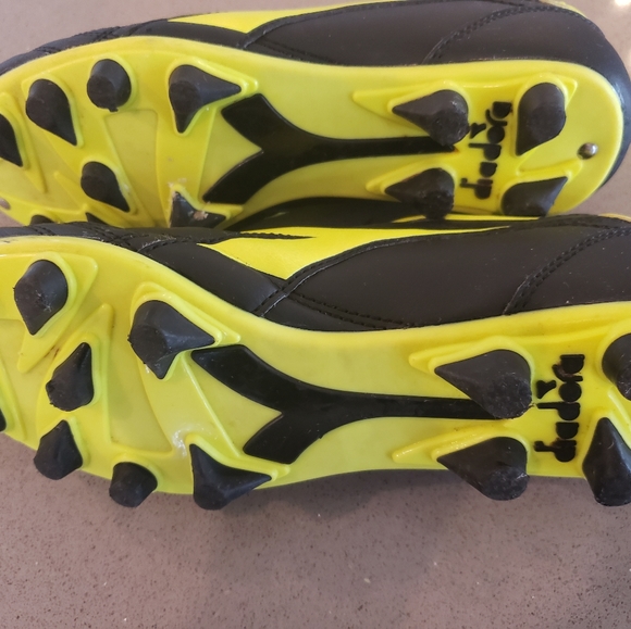 Diadora Soccer Cleats - Picture 4 of 4